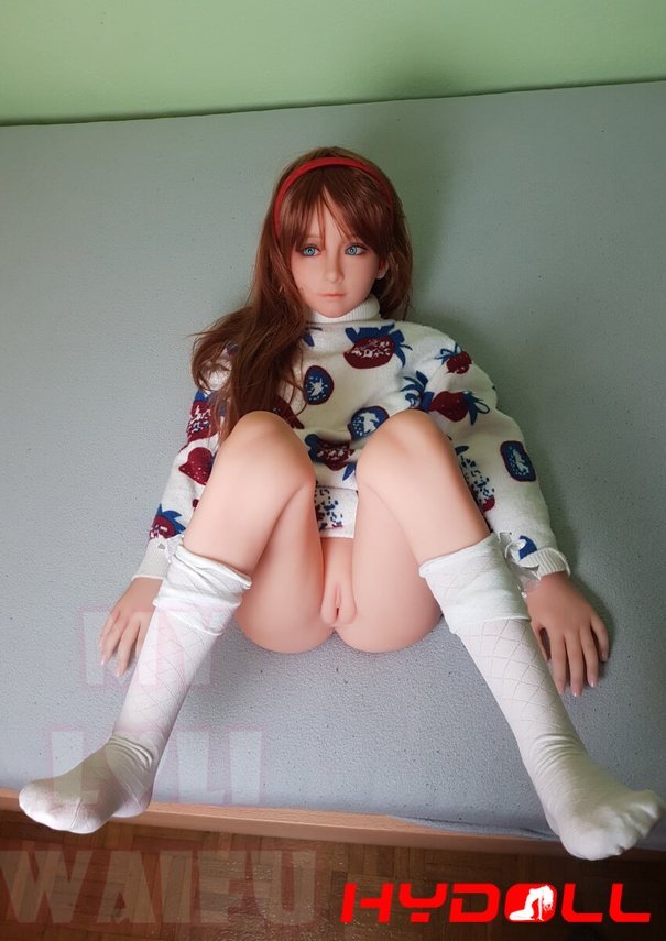 Private Moments Made Fun with a 126 cm Sex DollD41143 12