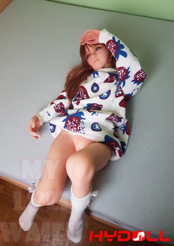 Private Moments Made Fun with a 126 cm Sex DollD41143 3